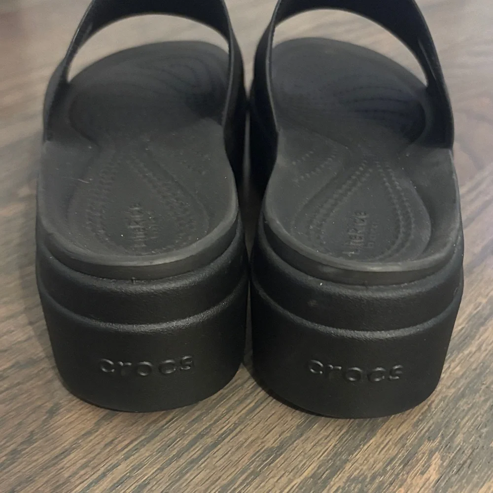 CROCS Brooklyn Slide Wedge Black Size 7 - LIKE NEW - Picture 3 of 9